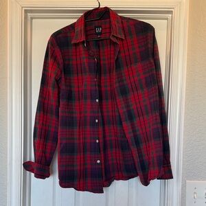 GAP Men's Red and Black Plaid Casual Shirt